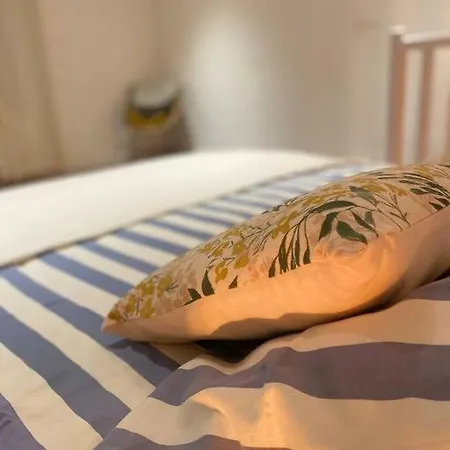La Petite Maison De Coline بيت للعطل *