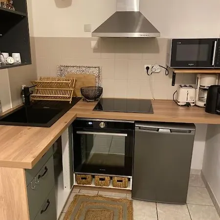 بيت للعطل La Petite Maison De Coline Réville