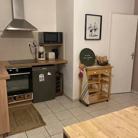 La Petite Maison De Coline بيت للعطل Réville